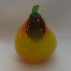 Hand Blown Italian Glass Pear - 1940&#39;s Glass Fruit - Collectible MCM Glass Fruit - Pear Made of Hand-Blown Glass in Perfect Condition
