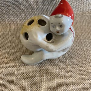 1930&#39;s Baby with Ball Flower Frog - Flower Arranger