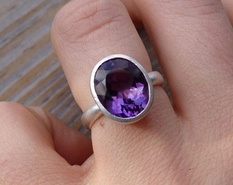 Amethyst Rock Fetisch Oval aus recyceltem Sterling, GRÖSSE 20