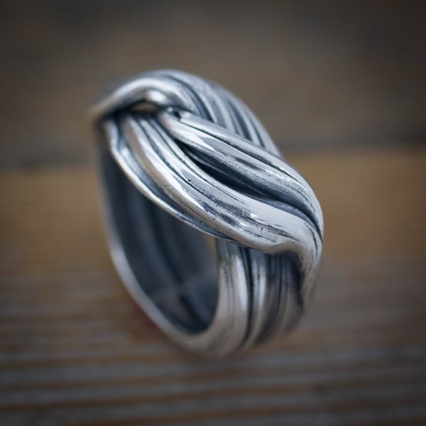 Anillo de plata ecológica, anillo de onda de declaración de ley elegante, banda ancha audaz, joyería original orgánica, anillo unisex de plata audaz ennegrecido