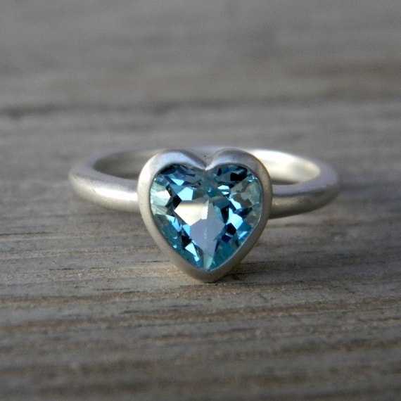 Anello con pietra shop a forma di cuore