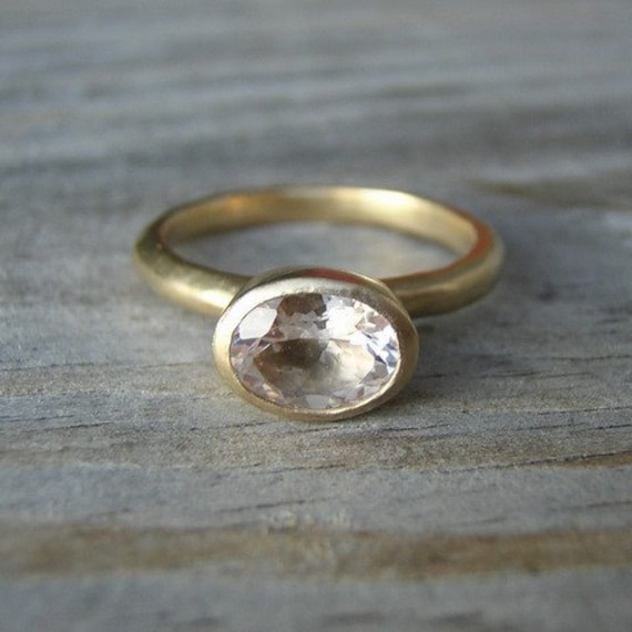 Morganit und Gelbgold Ring, 14k Gold Solitaire, rosa Beryll Oval Edelstein Ring, Stapelring, Recycling Gold, umweltfreundlich Morganit und Gelbgold Ring, 14k Gold Solitaire, rosa Beryll Oval Edelstein Ring, Stapelring, Recycling Gold, umweltfreundlich