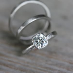 Moissanite Verlobungsring, Weißgold Ring, Lab Diamant Ring, Schlichter Comfort Fit Ring, Hochzeit Jahrestag Ring, Ehering für Frauen