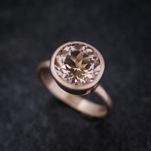 Handgemachter Rosegold Morganit Ring, Lünette Solitaire Versprechensring