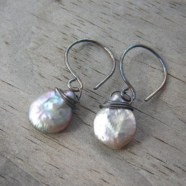 Boucles d'oreilles en perles, boucles d'oreilles pendantes en argent, perle d'eau douce naturelle, boucles d'oreilles artisanaux PocketBook en argent titane