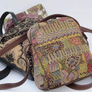 Petit sac à bandoulière Tapestry | Porte-monnaie Purple Blossom | Sac sur le thème du ranch | Bandoulière Tapestry | Fleur de Lys | Garniture en cuir véritable