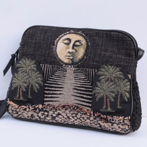 Bolso de hombro OOAK / Bolso bandolera de tela y cuero / Collage de tela reciclado / Palmeras iluminadas por la luna / Cuero genuino