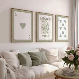 Juego de 3 cuadros de pared de moda en verde salvia, póster de la carta Lucky You Ace, impresiones estéticas retro, arte digital divertido, decoración imprimible de inspiración vintage