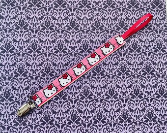 Adorable attache-sucette Ms Kitty Kat pour chaton