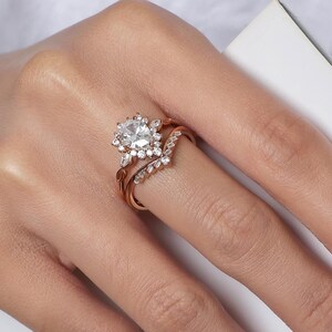 Vintage Pear Shaped Engagement Ring Set, 14K Solid Gold Halo Moissanite Ring Set, Unique Wedding Ring Set, Cluster Anniversary Ring for Her