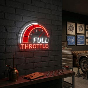 以下が含まれることがあります： 暗いレンガの壁に、赤と白のスピードメーターのデザインと「FULL THROTTLE」の文字が入ったネオンサイン。ガレージを連想させる画像で、工具やクラシックカーが見える。
