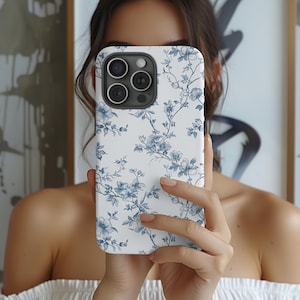 Toile Handyhülle kokett hellblau und weiß Floral iPhone 16 15 14 13 12 11 Pro Max Plus X Samsung Galaxy S25 S24 Ultra Google Pixel 9 8