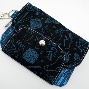 Cartera de mano grande con aguja para manualidades y tejido. Lista para enviar.
