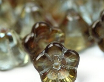 25 8mm Czech Glass Bell Flowers Alexandrite Celsian