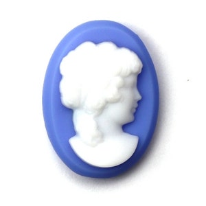Vintage Glass Cameo 25x18mm Blue and White (2) VIC392