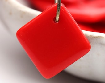 Colgante japonés vintage de vidrio prensado con cuentas cuadradas de color rojo opaco (16) VCP101