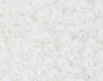 6/0 TOHO Round Glass Seed Beads Ceylon Snowflake (10 grams) TH132-R