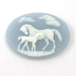 4 Plastic Horse and Foal Cameos - 25x18 - Blue and White IC043