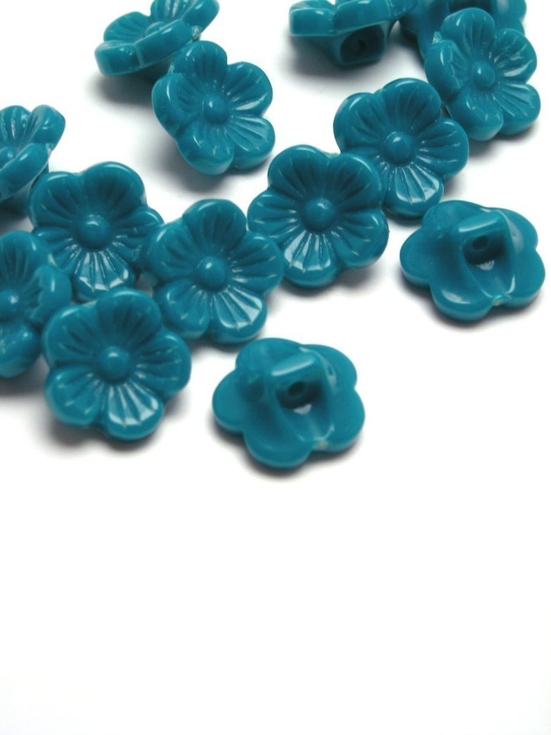 Vintage Plastic Flower Buttons Turquoise 11mm 28 VPB100 image 2