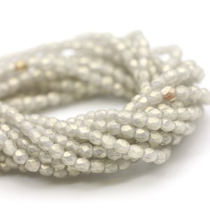 Perles de verre tchèques polies au feu facettées 2 mm or suédé et diamant noir (50) CZF926