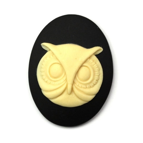 Cameos Owl 40x30mm Black and Ivory (2) IC076
