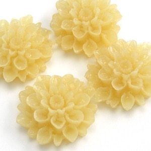 Dahlia Flower Plastic Cabochons - Transparent Beige - 18mm (4) PC076