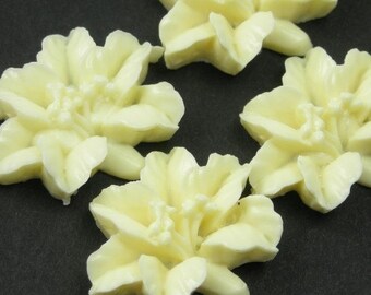 4 Plastic Flower Cabochons Lily - Ivory - 18mm PC058