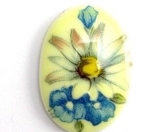 Vintage Floral Cabochon Plastic Decal Daisy 25x18mm (2) VIC172