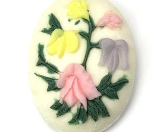 Vintage Plastic Floral Cameo 40x30mm Pastel Flowers (1) VIC358