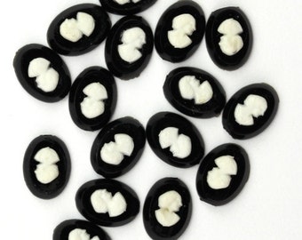 Vintage Cameos Cabochons Tiny Black and White 8x6mm (8) VIC406