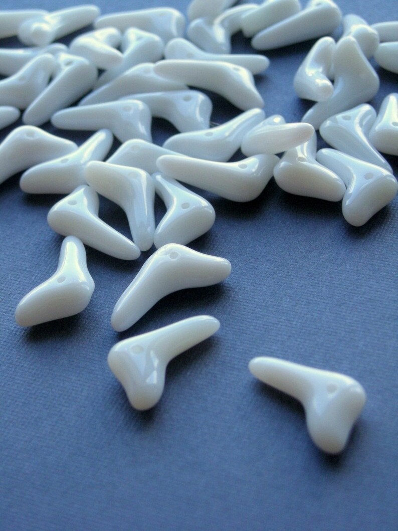 24 Vintage White German Glass Boomerang Beads VGB38 image 1