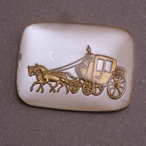 Vintage Western Germany Glass Intaglio Horse and Carriage White Cabochon VIC022