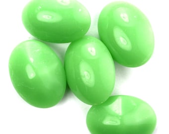 Vintage Glass Stones Pointed Back Oval 18x13mm Opaque Green Made In Japan (4) VGC427