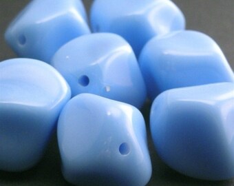 10 Vintage Lucite Beads - 16mm Irregular Nugget - Light Blue VPB026