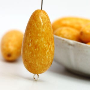 Vintage Lucite Bead Chunky Drop Mustard Yellow Wash 32mm Teardrop Ochre Light Orange (6) VPB318
