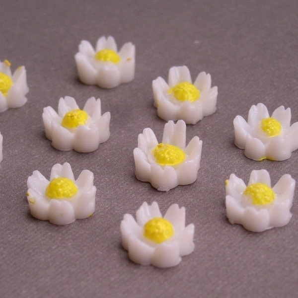 10 Vintage Japanese Little Daisy Cabochons - 6mm - White Yellow Flat Back Tiny Small Plastic VPC009