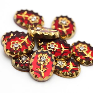 Cabujón de vidrio vintage con intaglio floral, chatón rojo rubí dorado, 10 x 8 mm, parte trasera plana ovalada, grabado victoriano de Alemania Occidental (1) VGC477