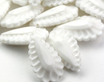 Vintage Plastic Beads Scalloped Drop 20x12mm White (20) VPB288