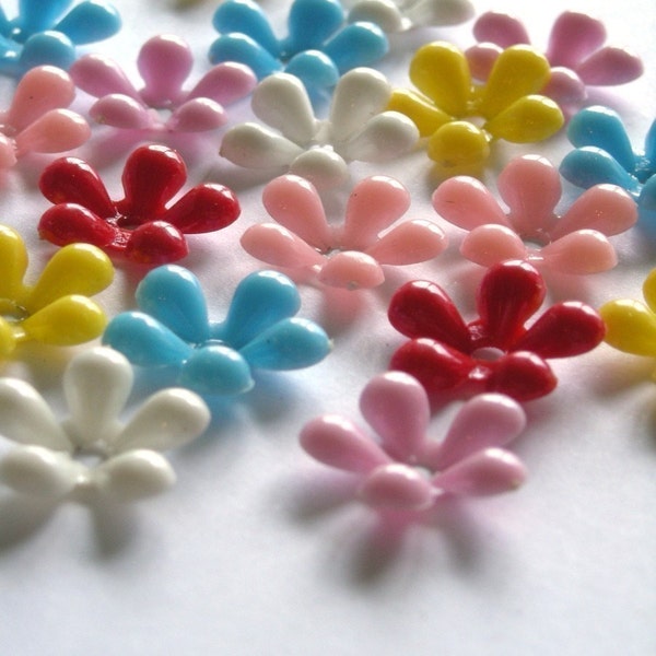 24 Vintage Plastic Flower Beads or Embellishments Mutli-Colored Mix VPF014