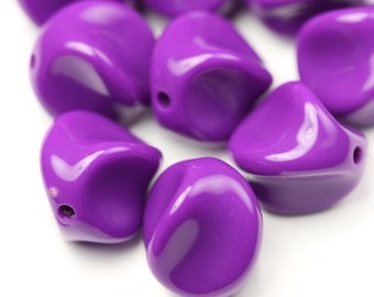 Vintage Lucite Beads Twisted 14mm Purple (10) VPB239