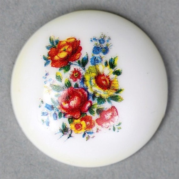 Vintage Cameo Plastic Floral 28mm White Style 2 (4) VIC230
