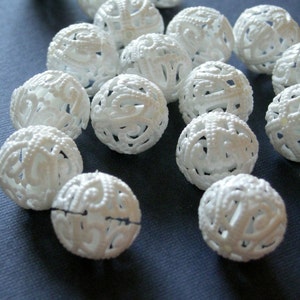 Vintage Plastic Filigree Cream White Beads Hollow Lightweight VPB125