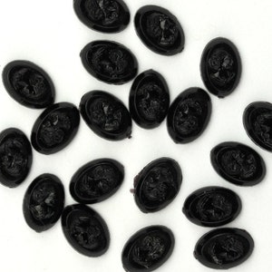 Vintage Cameos Cabochons Tiny Black 8x6mm (8) VIC409