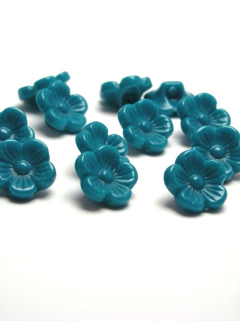 Vintage Plastic Flower Buttons Turquoise 11mm 28 VPB100 image 1