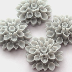4 Dahlia Flower Plastic Cabochons - Cool Gray - 18mm PC005