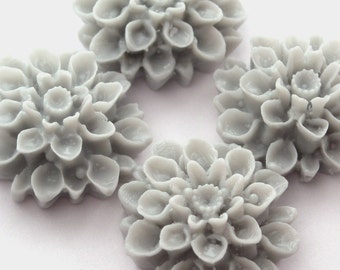 4 cabochons en plastique fleur de dahlia - Gris froid - 18 mm PC005