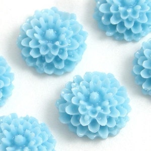 6 Plastic Flower Cabochons - Dahlia 10mm - Light Blue - PC048