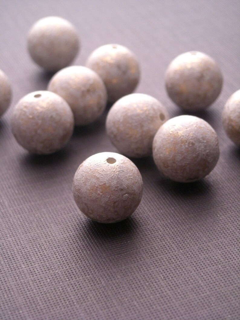 10 Vintage Lucite Pale Grey and Gold Round Beads 12mm VPB062 image 2