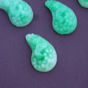 Vintage Cabochons Japanese Glass Floral Paisley Drop Jade Green Stone (6) VGC072