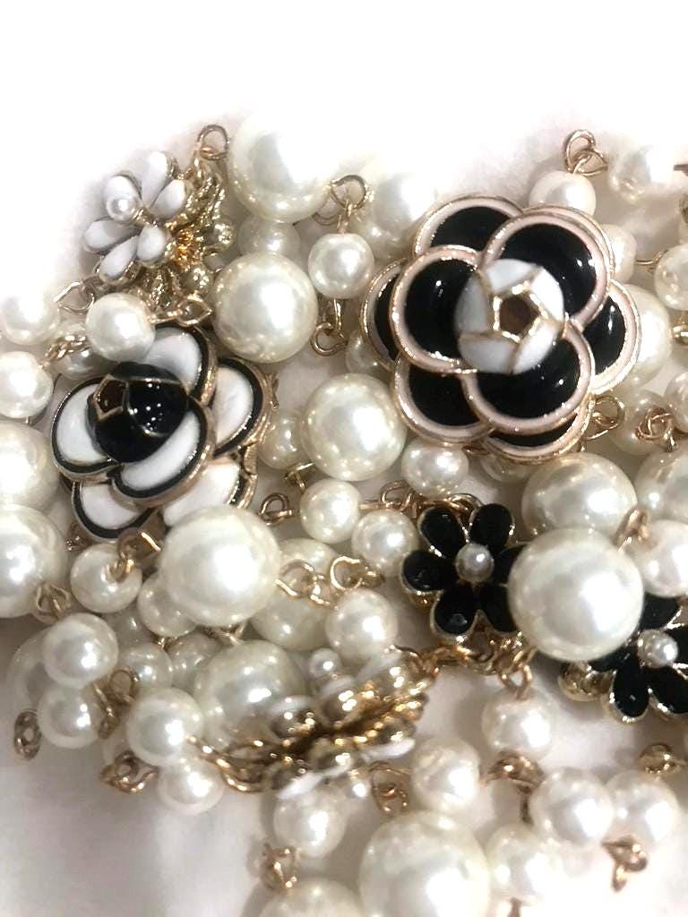 ヴィンテージCHANEL(シヤネル)貝殻デザイン ブローチ 　パール付き シャネル CHANEL ココマーク パール ABB011 ブローチ メタル ゴールド